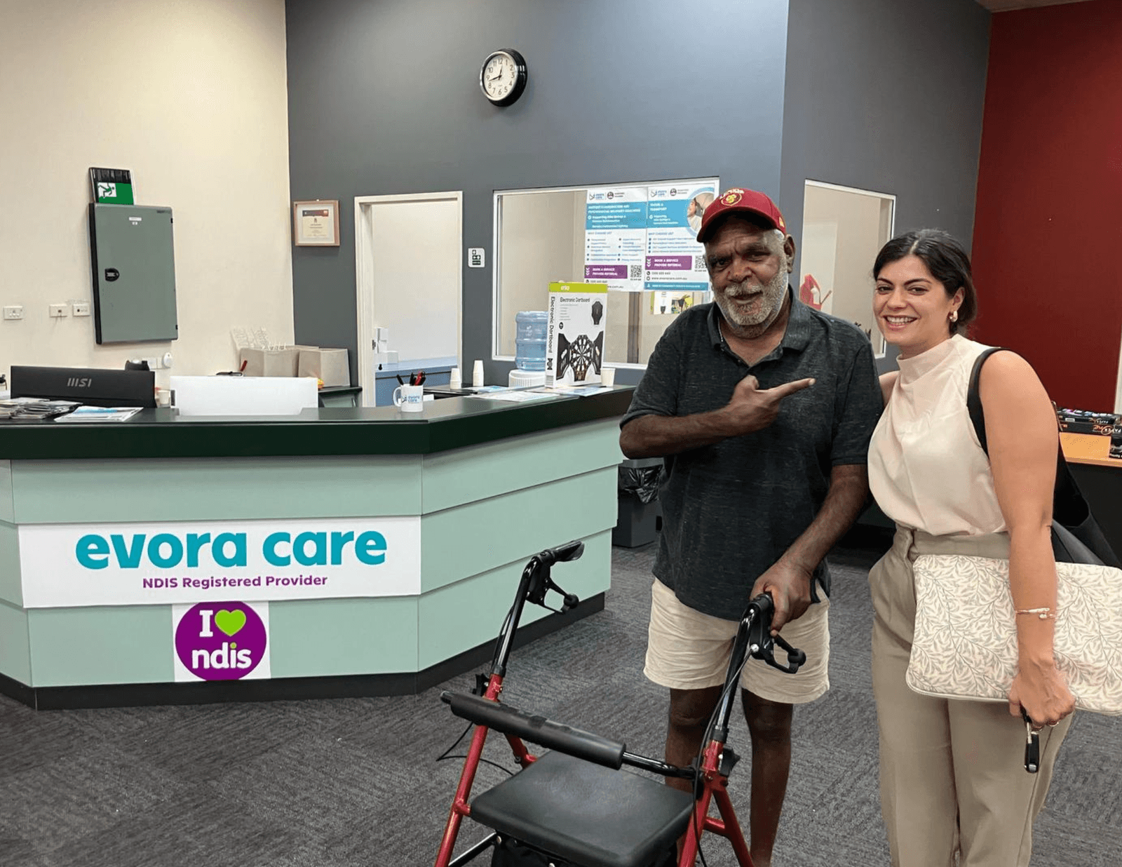 Musician Sammy Butcher visiting Evora Care in Alice Springs